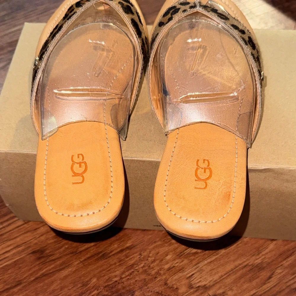 UGG Leopard Print Thong Sandals - Tan Footbed - Picture 3 of 4